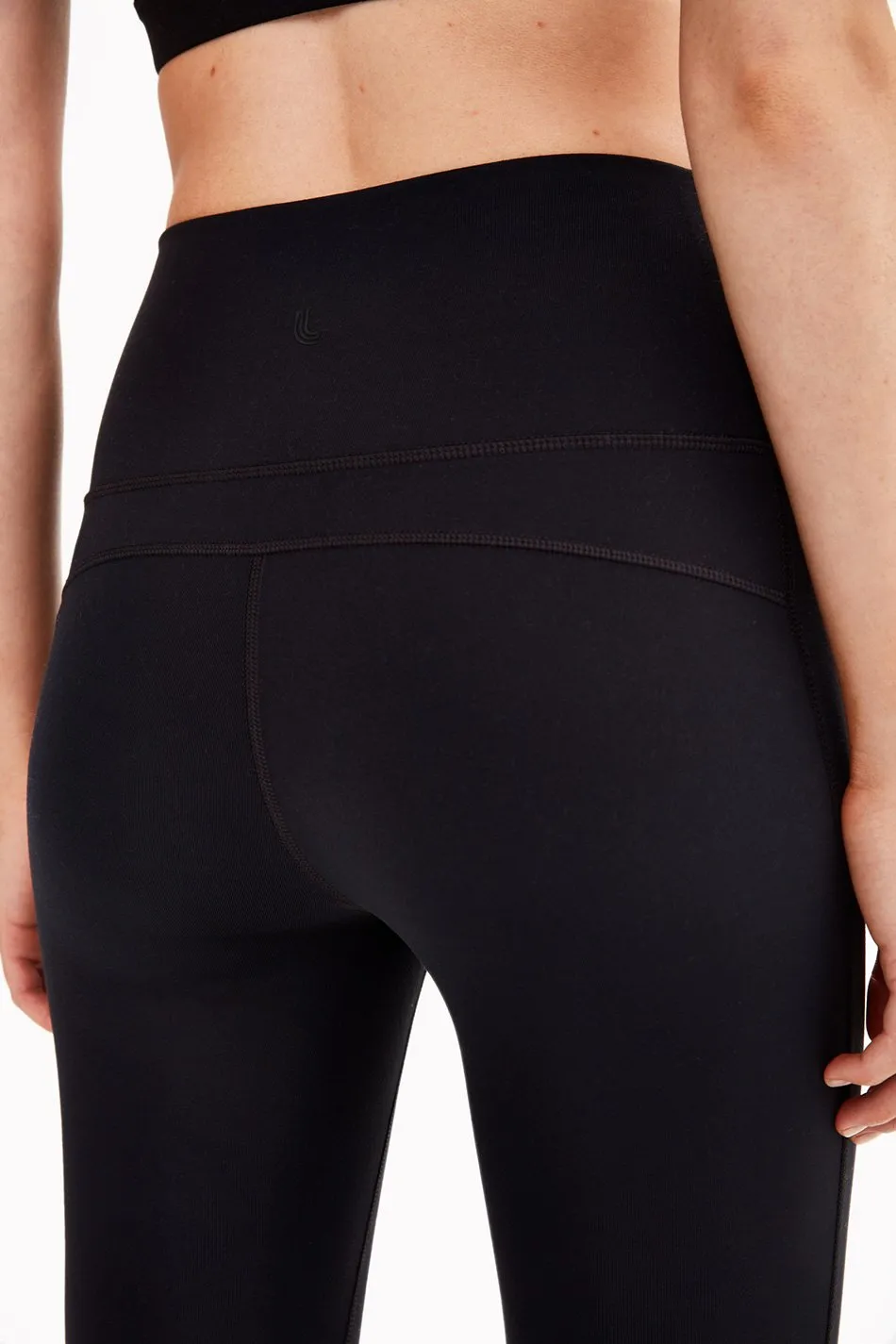 ELIANA HIGH-WAIST CROP LEGGING