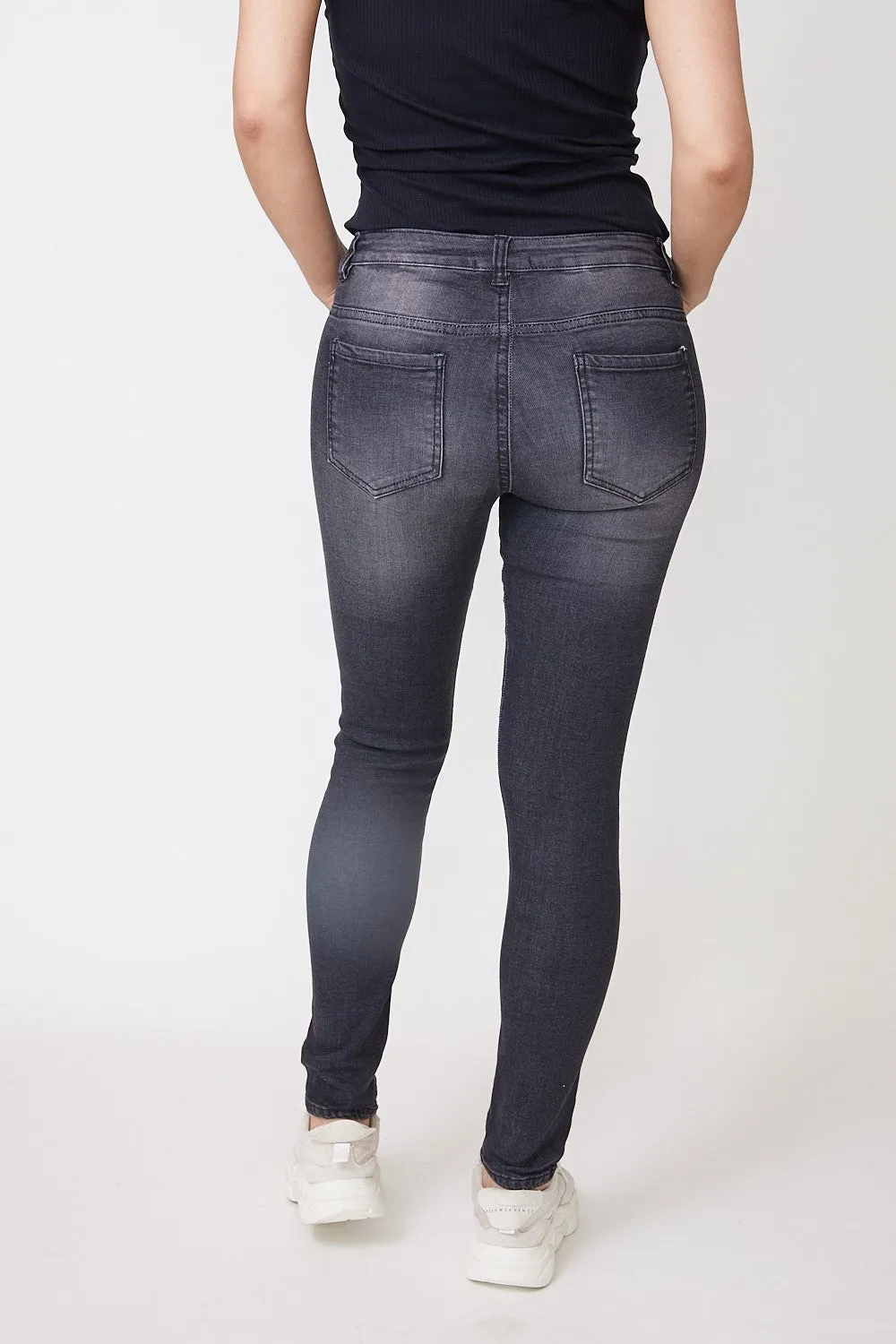 V RIPPED JEANS