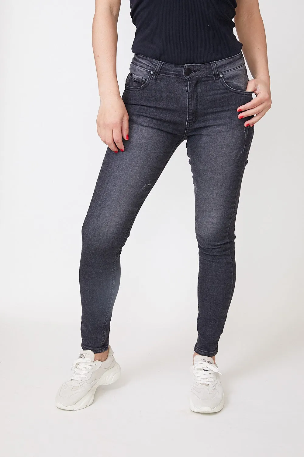 V RIPPED JEANS