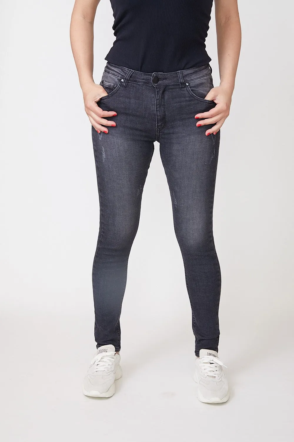 V RIPPED JEANS