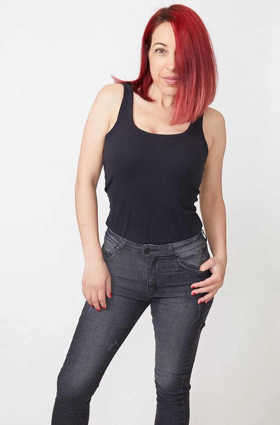 V RIPPED JEANS