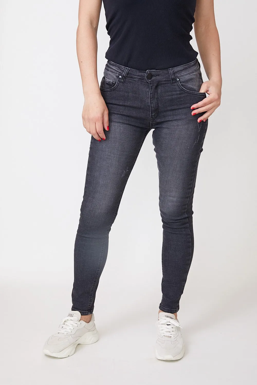 V RIPPED JEANS